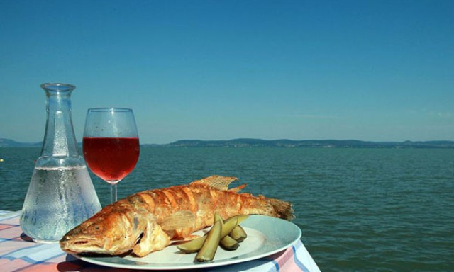 Megjelent a Magyar Konyha magazin Balaton 2021 Gasztrokalauza