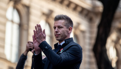 Egy orsz&aacute;g v&aacute;rja Magyar P&eacute;ter holnap reggeli hangfelv&eacute;tel&eacute;t