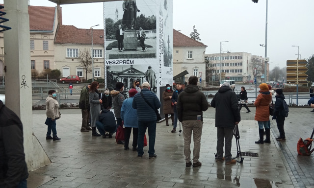 11 &oacute;rakor adj&aacute;k &aacute;t a Hypercube install&aacute;ci&oacute;j&aacute;t az OTP mellett