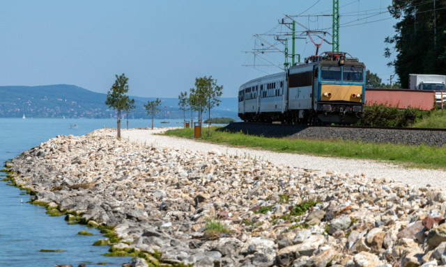 Hatalmas vas&uacute;tfejleszt&eacute;st lengettek be a Balatonn&aacute;l