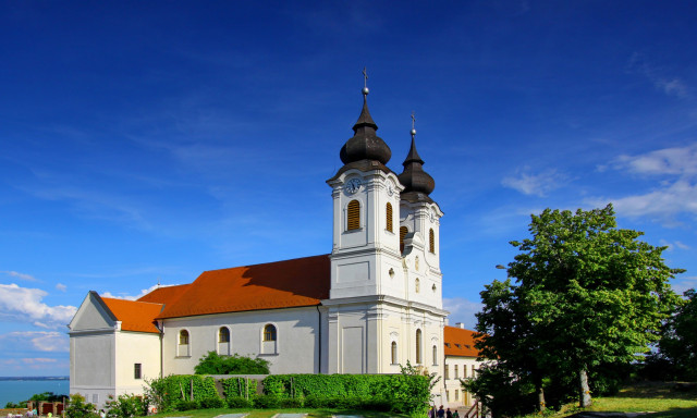 Meg&uacute;jul a tihanyi Visszhang-domb
