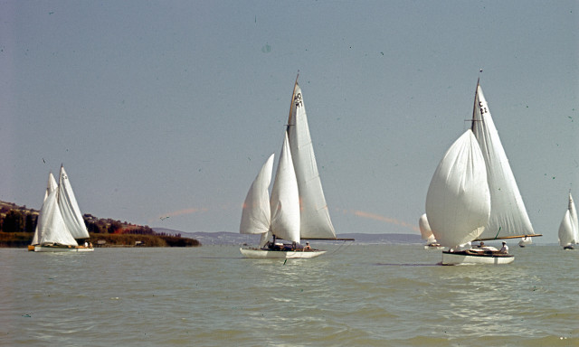Vitorl&aacute;z&aacute;shoz kapcsol&oacute;d&oacute; r&eacute;gi dokumentumokat &eacute;s fot&oacute;kat gyűjtenek a K&eacute;kszalag alatt