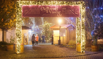 Elindult az Adventi V&aacute;s&aacute;r - Meglest&uuml;k milyen a kar&aacute;csonyi v&aacute;s&aacute;r Veszpr&eacute;mben
