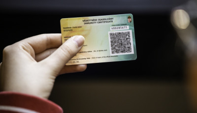 T&ouml;bb koll&eacute;giumba sem k&ouml;lt&ouml;zhetnek be v&eacute;detts&eacute;gi igazolv&aacute;ny n&eacute;lk&uuml;l az egyetemist&aacute;k