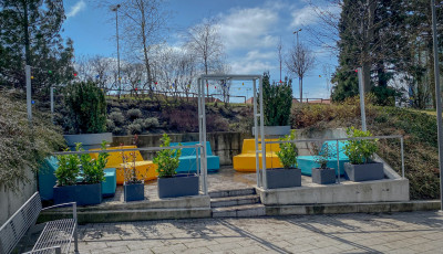 Veszpr&eacute;m &uacute;jabb sz&iacute;nfoltja - Kiz&ouml;ld&uuml;lt a Kossuth utcai tal&aacute;lkoz&aacute;si pont