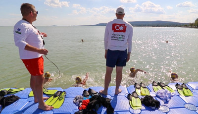 Hatmilli&oacute;val t&ouml;bb jut id&eacute;n a balatoni v&iacute;ziment&eacute;sre