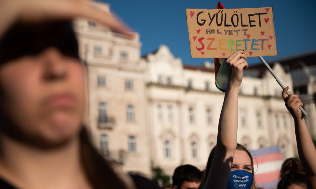 A propagandat&ouml;rv&eacute;nyről tart kerekasztal-besz&eacute;lget&eacute;st Veszpr&eacute;mben az Amnesty