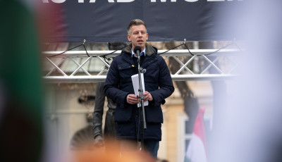 Magyar P&eacute;ter az Andr&aacute;ssy &uacute;ton, Orb&aacute;n a Nemzeti M&uacute;zeumn&aacute;l tart megeml&eacute;kez&eacute;st szombaton