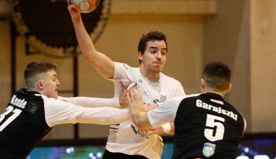 F&eacute;l l&aacute;bbal az előd&ouml;ntőben: győz&ouml;tt a VKKFT a Liga Kup&aacute;ban