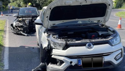 K&eacute;t aut&oacute; karambolozott Lesencetomaj hat&aacute;r&aacute;ban