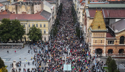 Az elm&uacute;lt &eacute;vek legnagyobb demonstr&aacute;ci&oacute;j&aacute;t tartott&aacute;k az oktat&aacute;s&eacute;rt