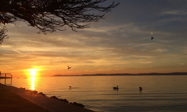 Legyenek ingyenesek a balatoni strandok! &ndash; T&ouml;rv&eacute;nyjavaslatot ny&uacute;jtanak be ősszel