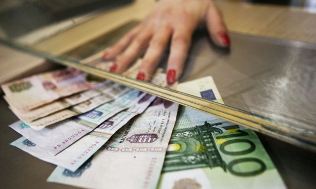 8500 forintot 8500 eur&oacute;ra v&aacute;ltott egy Veszpr&eacute;m megyei nő
