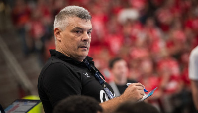 J&ouml;n a harmadik csoportm&eacute;rkőz&eacute;s, ez&uacute;ttal Bukarestből