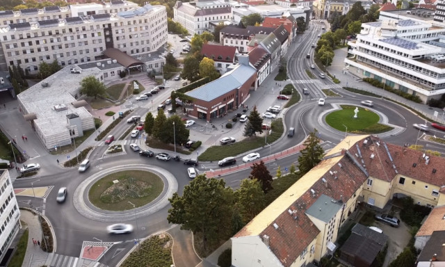 Megk&eacute;rdezt&uuml;k a ChatGPT-t, kellene-e m&eacute;g t&ouml;bb k&ouml;rforgalom Veszpr&eacute;mbe - Nan&aacute;, hogy igen!