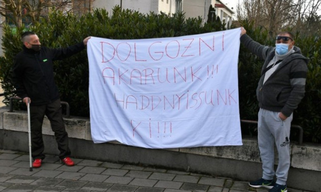 M&eacute;g egy neh&eacute;z h&oacute;nap k&ouml;vetkezik, pedig m&aacute;r betelt a poh&aacute;r a vend&eacute;gl&aacute;t&oacute;sokn&aacute;l