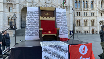 T&ouml;bb m&eacute;teres, b&aacute;rsonybor&iacute;t&aacute;s&uacute; tr&oacute;nnal &quot;&uuml;nnepelt&eacute;k&quot; a Kossuth t&eacute;ren az első Nemzeti Oligarcha Napot