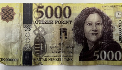 A Kutyap&aacute;rt j&aacute;t&eacute;kp&eacute;nz&eacute;vel pr&oacute;b&aacute;lt fizetni egy f&eacute;rfi J&oacute;zsefv&aacute;rosban, majd k&eacute;st r&aacute;ntott, amikor lebukott