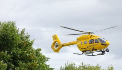 S&uacute;lyosan s&eacute;r&uuml;lt kisl&aacute;ny&eacute;rt &eacute;rkezett  mentőhelikopter a Jendrassik udvar&aacute;ra
