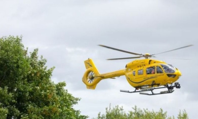 S&uacute;lyosan s&eacute;r&uuml;lt kisl&aacute;ny&eacute;rt &eacute;rkezett  mentőhelikopter a Jendrassik udvar&aacute;ra