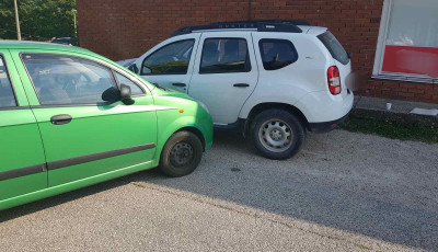 82 &eacute;ves ittas sofőr hajtott g&aacute;zcsapnak majd h&aacute;tramenetben egy m&aacute;sik aut&oacute;nak