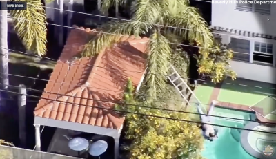 Par&aacute;d&eacute;s - &Iacute;me a vil&aacute;g legb&eacute;n&aacute;bb bet&ouml;rője - VIDE&Oacute;