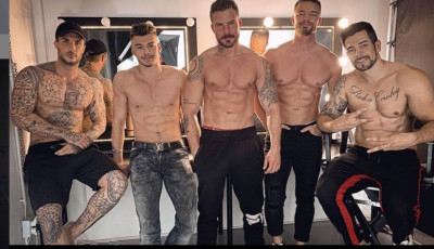 J&oacute; h&iacute;r a veszpr&eacute;mi csajoknak! Az eur&oacute;pai Magic Mike csapat n&aacute;lunk is ledobja a textilt