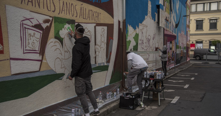 Menth&aacute;&eacute;k megint alkottak - Elk&eacute;sz&uuml;lt a győri mural fest&eacute;s is