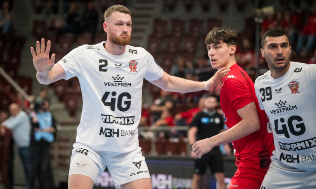 Az eddig nyeretlen d&aacute;n csapattal k&uuml;zd meg a Veszpr&eacute;m cs&uuml;t&ouml;rt&ouml;k&ouml;n